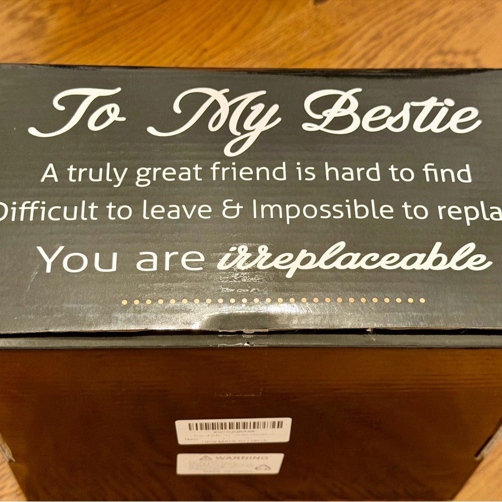 Best Friend Ever Gift Box - Picture 2 of 10